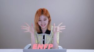 TWICE(トゥワイス)サナは社交的？優しくて天然という噂の性格を分析